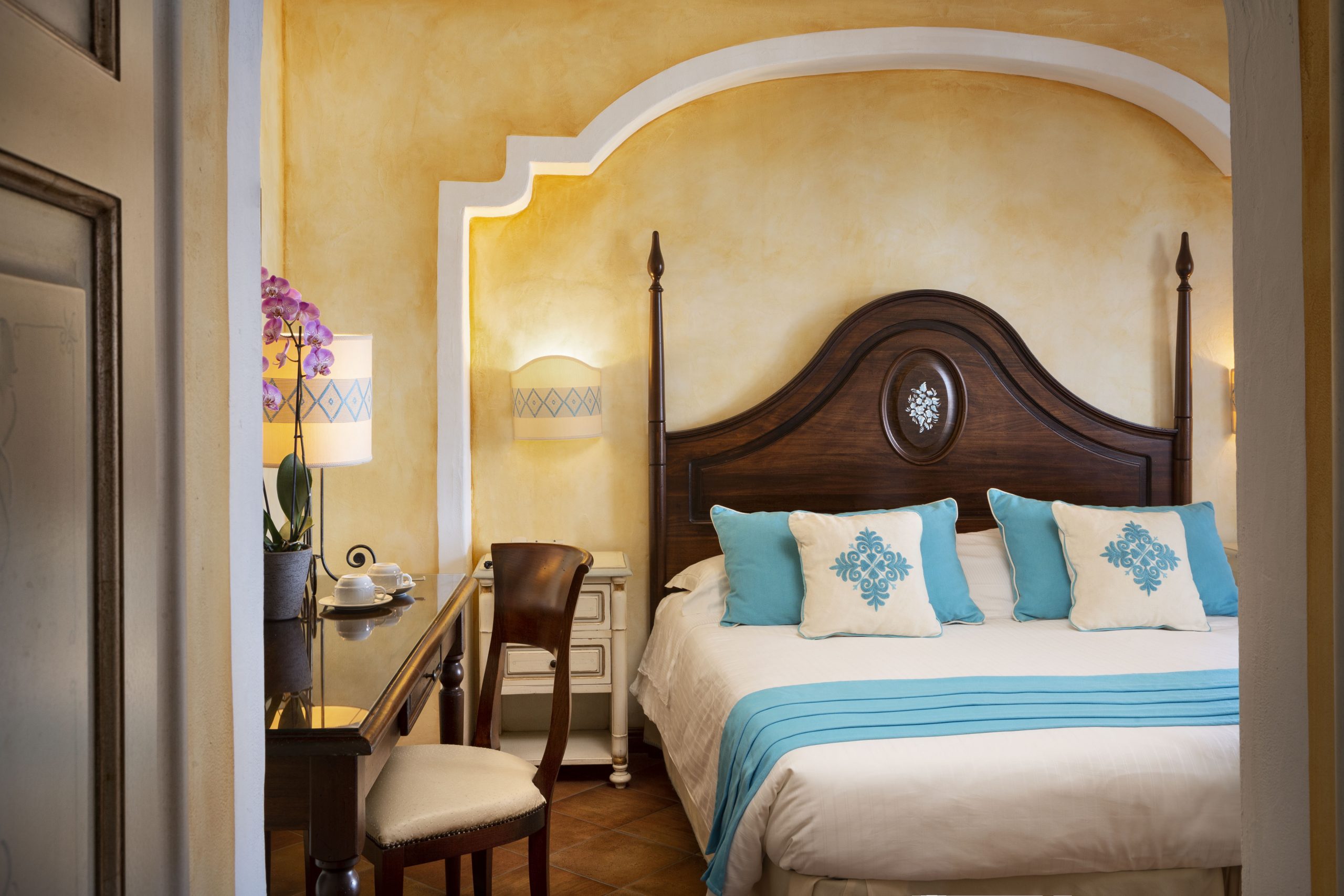 Bedroom of Deluxe & Royal Suite